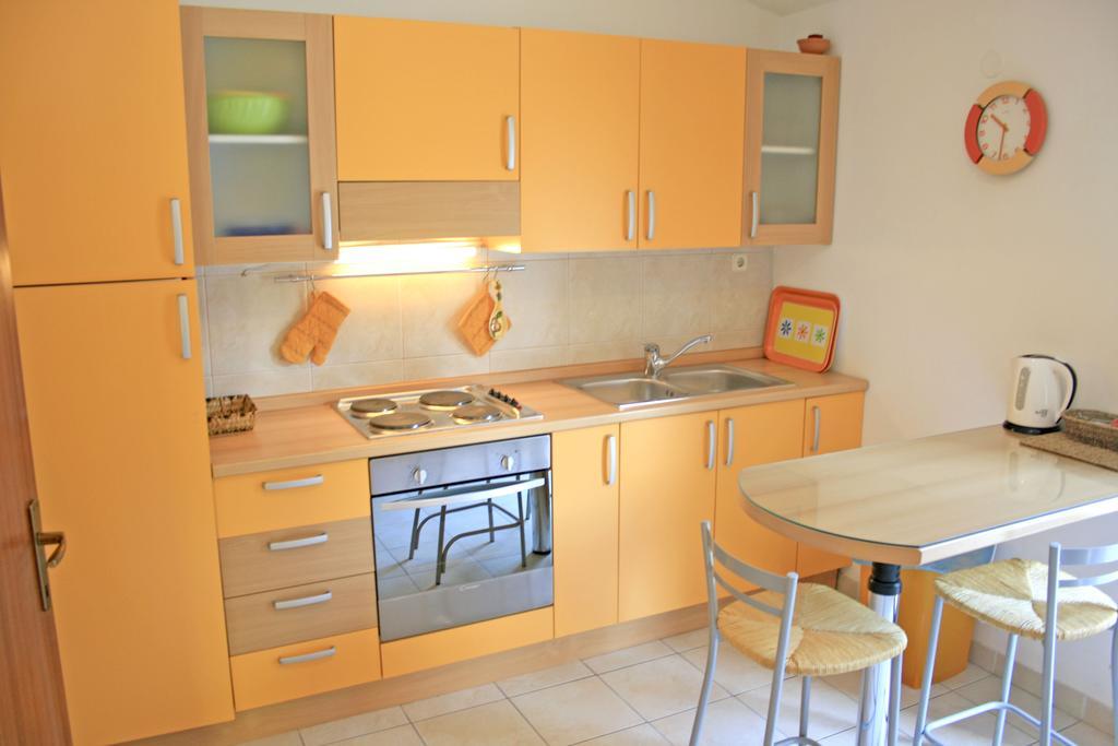 Apartments Villa Zvonimir Slatine Room photo